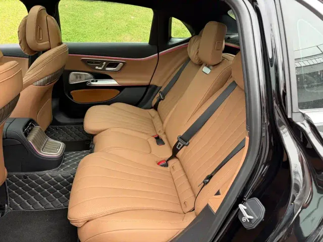 Mercedes-Benz E-Class — Фото автомобиля 12