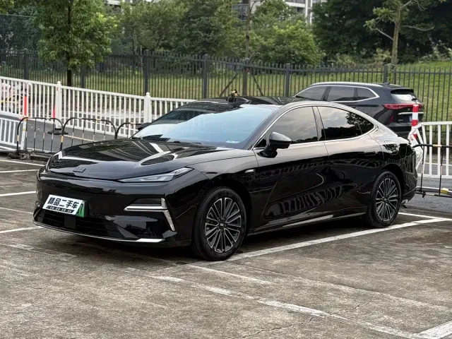 Фотография автомобиля — Geely Galaxy Xingyao 8