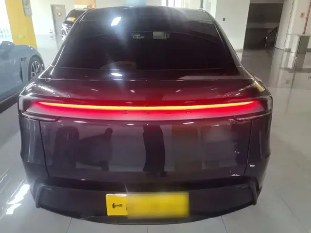 Tesla Model Y — Фото автомобиля 5