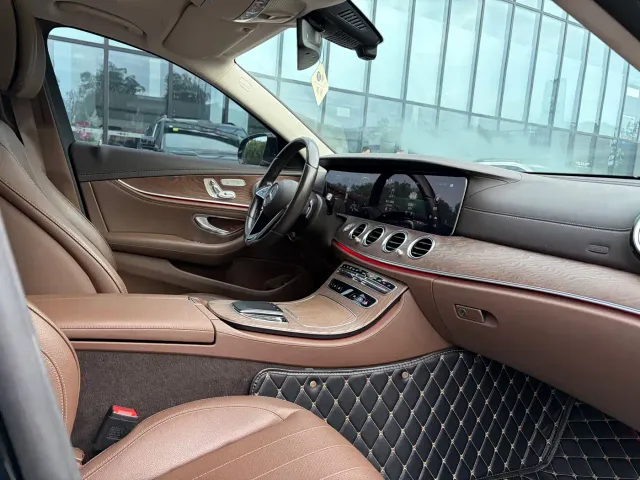 Mercedes-Benz E-Class — Фото автомобиля 14