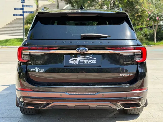 Ford Explorer — Фото автомобиля 5