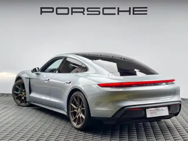 Porsche Taycan — Фото автомобиля 6