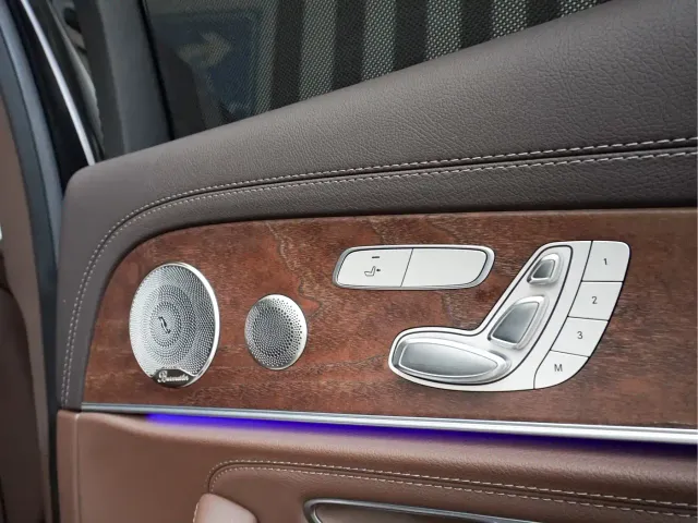 Mercedes-Benz E-Class — Фото автомобиля 22