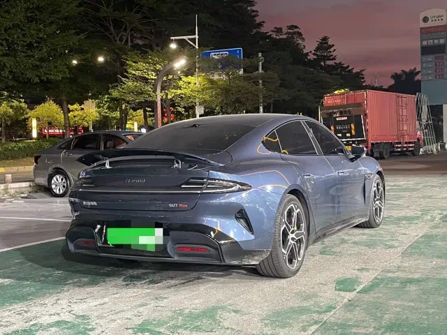 Xiaomi SU7 — Фото автомобиля 5