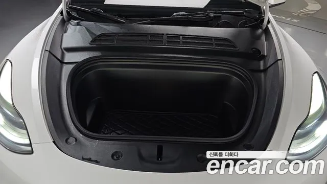 Tesla Model Y — Фото автомобиля 8