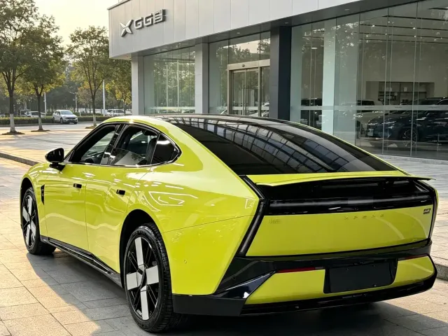 Xpeng P7 — Фото автомобиля 11