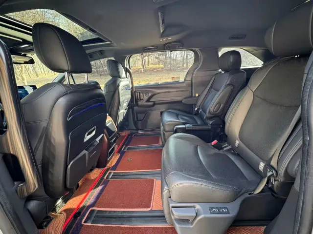 Toyota Sienna — Фото автомобиля 11