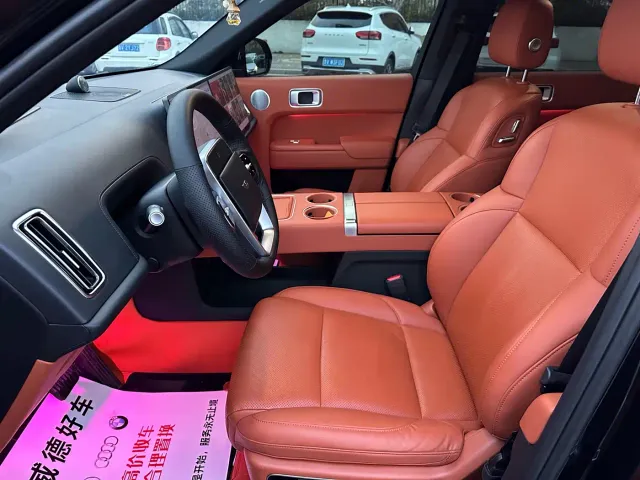 Li Auto L8 — Фото автомобиля 9