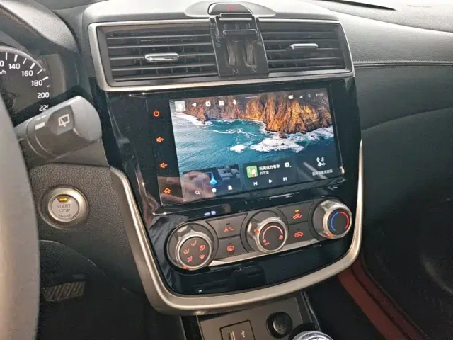 Nissan Tiida — Фото автомобиля 12