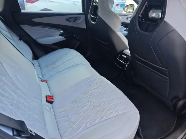 BYD Seal — Фото автомобиля 10