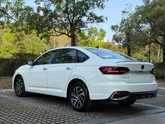Volkswagen Lavida — Фото автомобиля 10