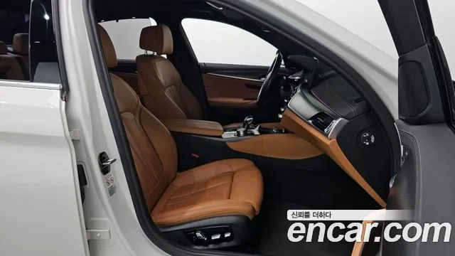 BMW 5 Series G30 — Фото автомобиля 17