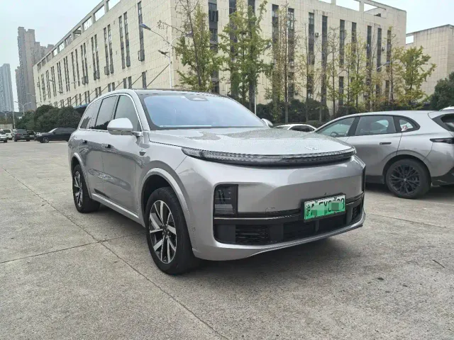 Li Auto L8 — Фото автомобиля 3