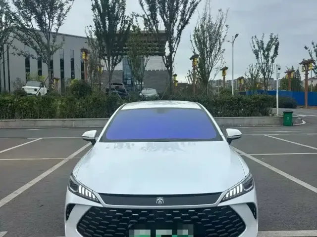 BYD Qin PLUS 2025 DM-i Smart Drive 55KM Leader — Фото автомобиля 2