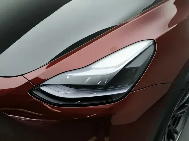 Tesla Model Y — Фото автомобиля 7
