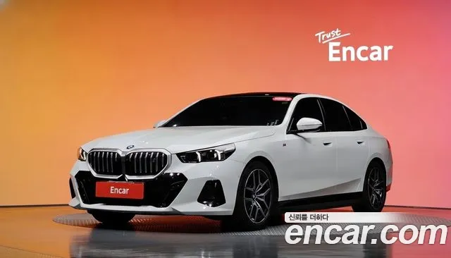 Фотография автомобиля — BMW i5 G60