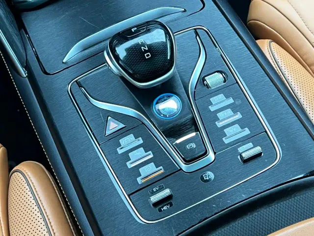 BYD Tang — Фото автомобиля 26