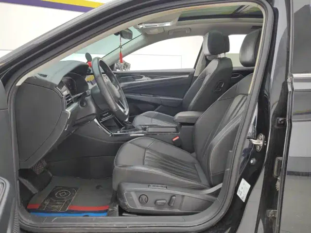Volkswagen Passat — Фото автомобиля 9