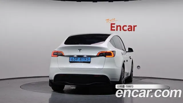 Tesla Model Y — Фото автомобиля 4