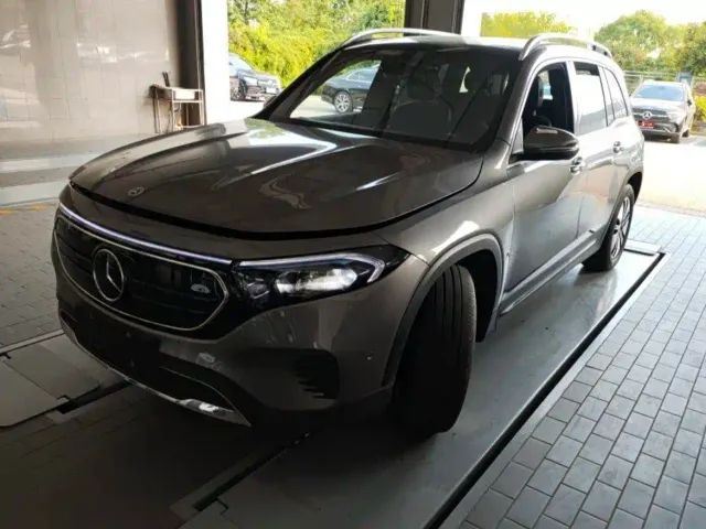 Фотография автомобиля — Mercedes-Benz EQB
