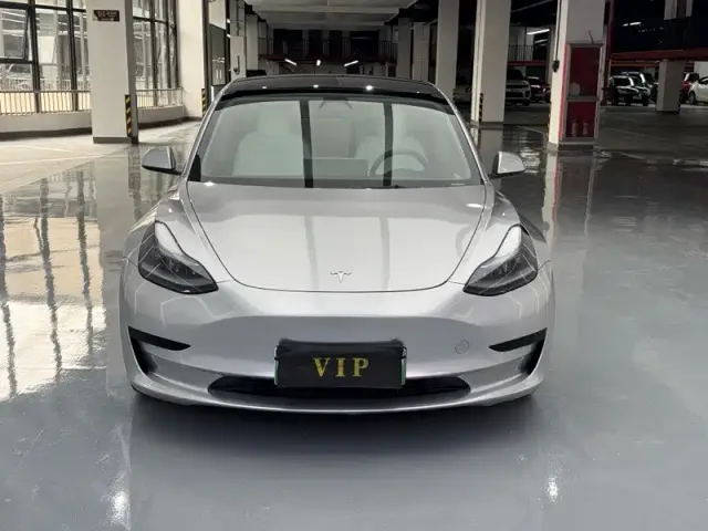Tesla Model 3 — Фото автомобиля 2