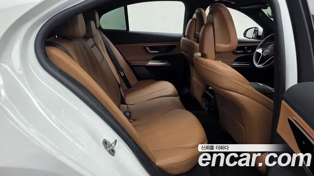 Mercedes-Benz E-Class — Фото автомобиля 12