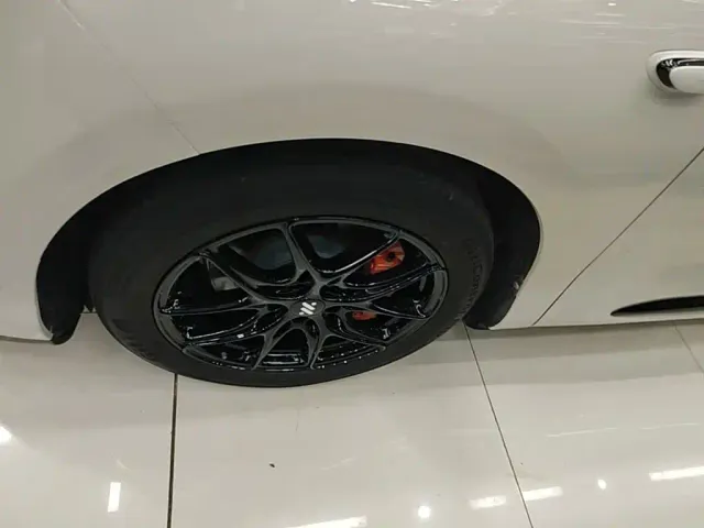 IM Motors LS6 — Фото автомобиля 22