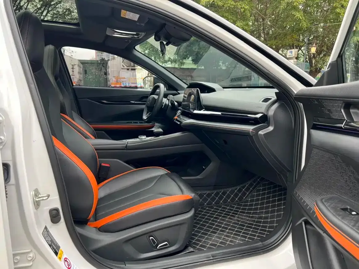Changan Changan UNI-V 2023 1.5T Luxury Edition — Фото автомобиля 9
