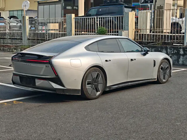 Xpeng P7 — Фото автомобиля 4