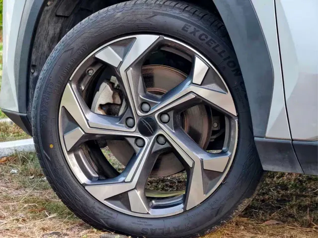 Geely Boyue L — Фото автомобиля 20