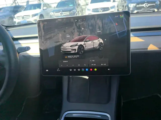 Tesla Model 3 — Фото автомобиля 24