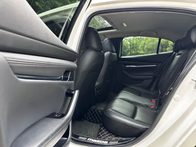Mazda Axela — Фото автомобиля 7