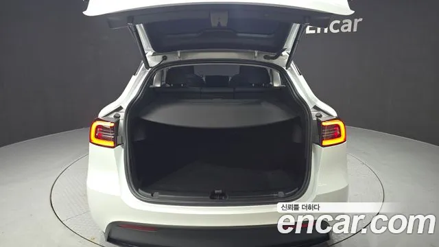 Tesla Model Y — Фото автомобиля 25