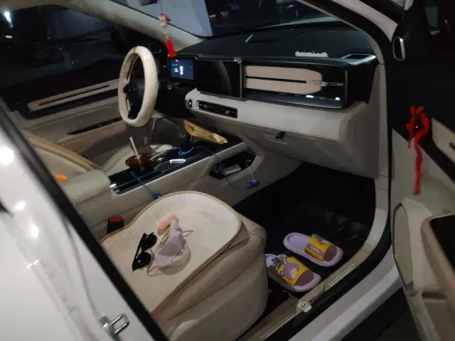 Geely ICON — Фото автомобиля 8