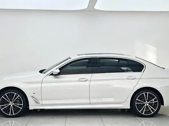 BMW 5 Series — Фото автомобиля 15