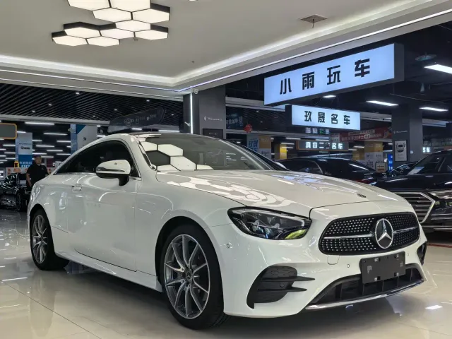 Mercedes-Benz E-Class — Фото автомобиля 3