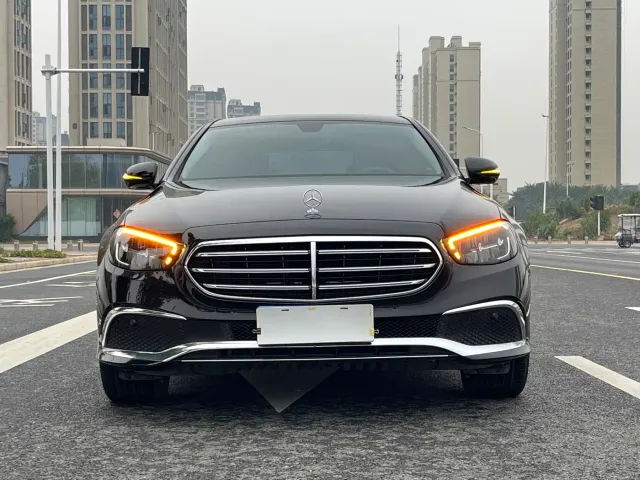 Mercedes-Benz E-Class — Фото автомобиля 2