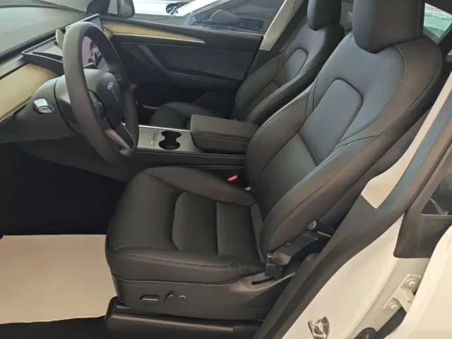 Tesla Model Y — Фото автомобиля 14
