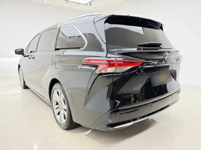 Toyota Sienna — Фото автомобиля 10