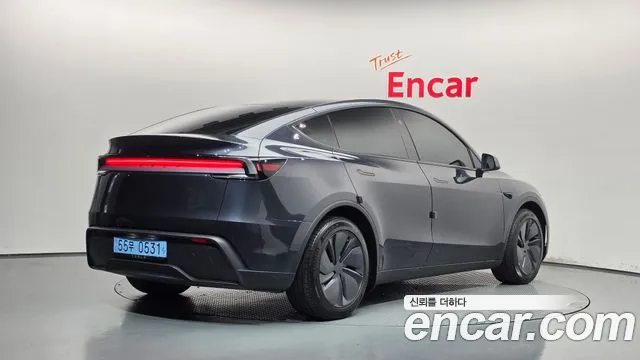 Tesla Model Y — Фото автомобиля 2
