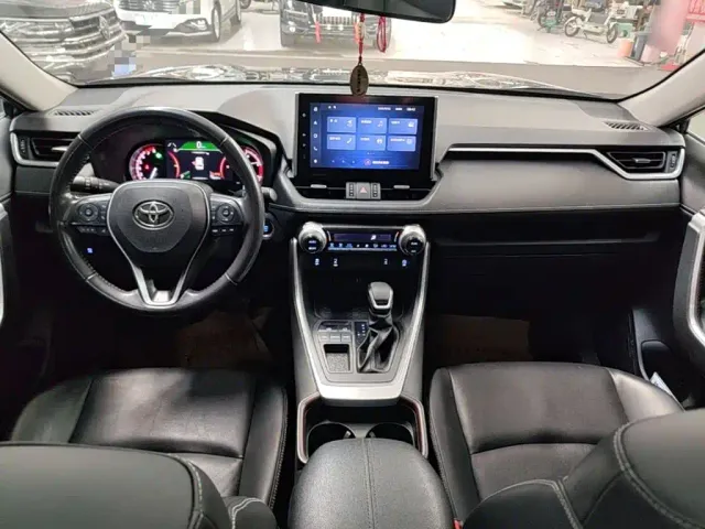 Toyota RAV4 — Фото автомобиля 9