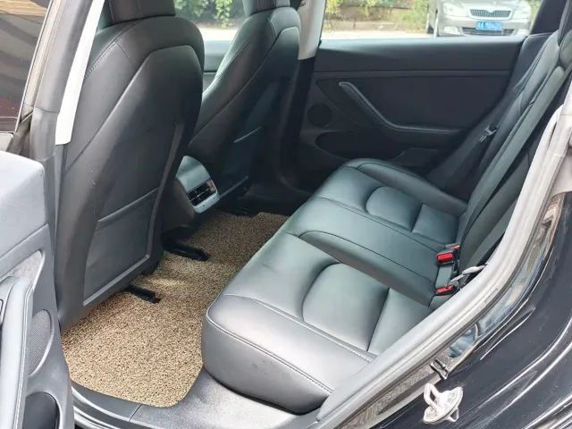 Tesla Model 3 — Фото автомобиля 9