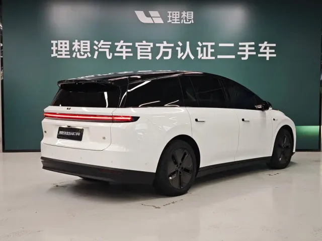 Li Auto i8 — Фото автомобиля 10