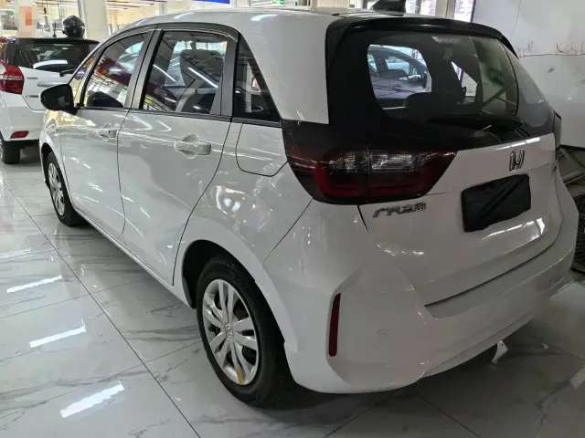 Honda Fit — Фото автомобиля 4