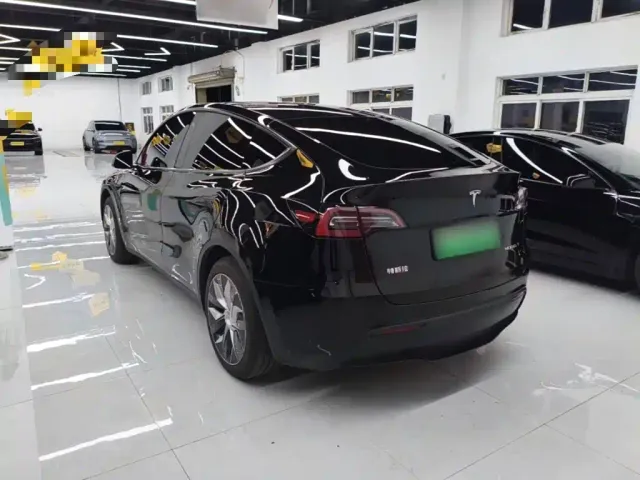 Tesla Model Y — Фото автомобиля 4