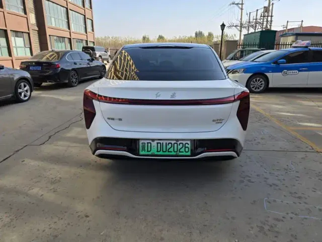 Hongqi EH7 — Фото автомобиля 5
