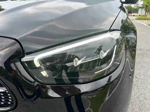 Mercedes-Benz E-Class — Фото автомобиля 4