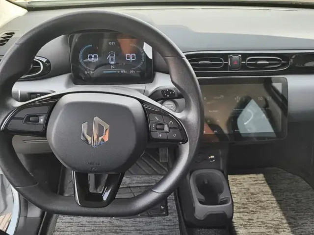 Leapmotor T03 — Фото автомобиля 12