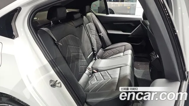 BMW 5 Series G60 — Фото автомобиля 11