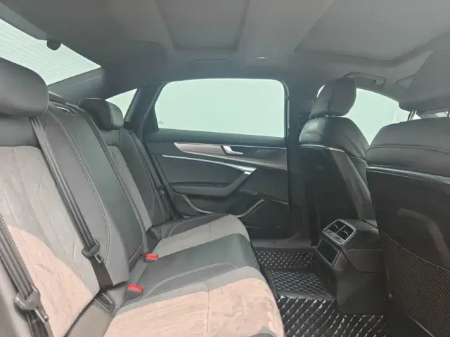 Audi Audi A6L New Energy 2022 55 TFSI e quattro — Фото автомобиля 12